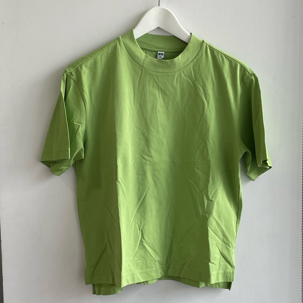 UNIQLO BRAT green tee